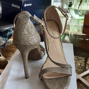 Jessica Simpson sandals in great condition. Wore once.